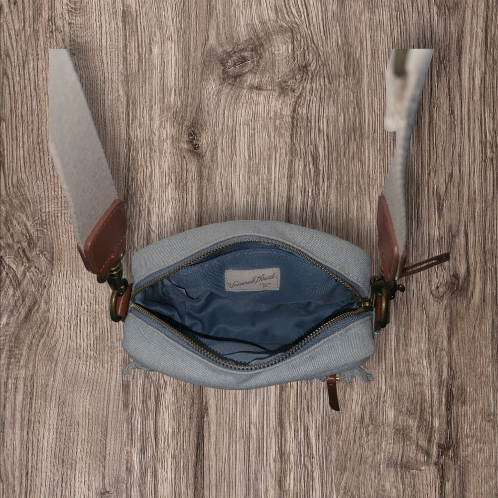 Stylish Universal Thread Camera/Crossbody Bag - image 7